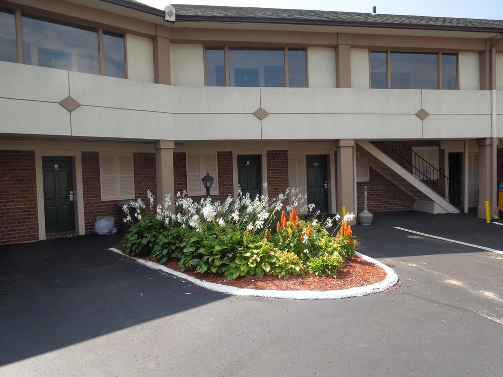 Knights Inn Bristol Levittown Exterior photo
